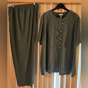 DRESS SAVVY women's 2 piece suit, top and pants, green, size 30W